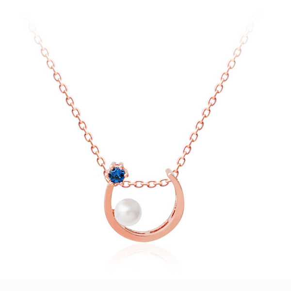 ムーンモチーフパールネックレス